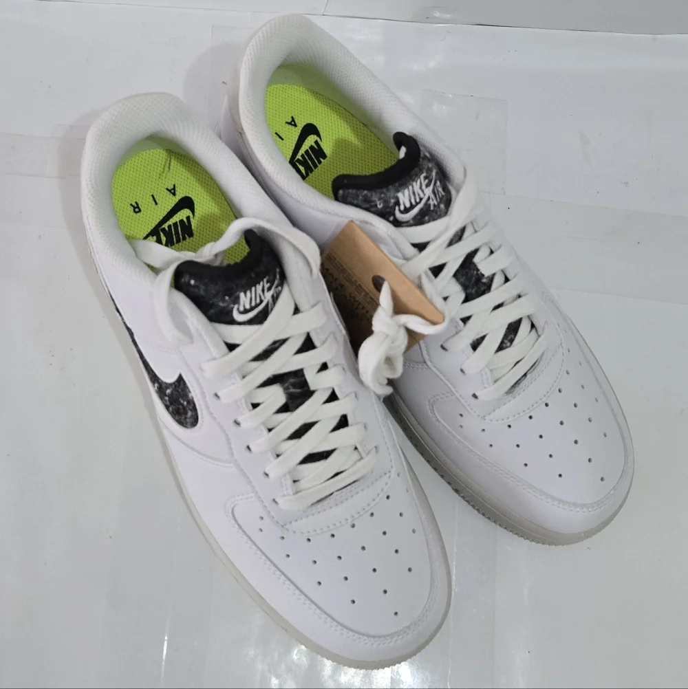 Nike Women's Air Force‎ 1 Low '07 SE Sneakers
